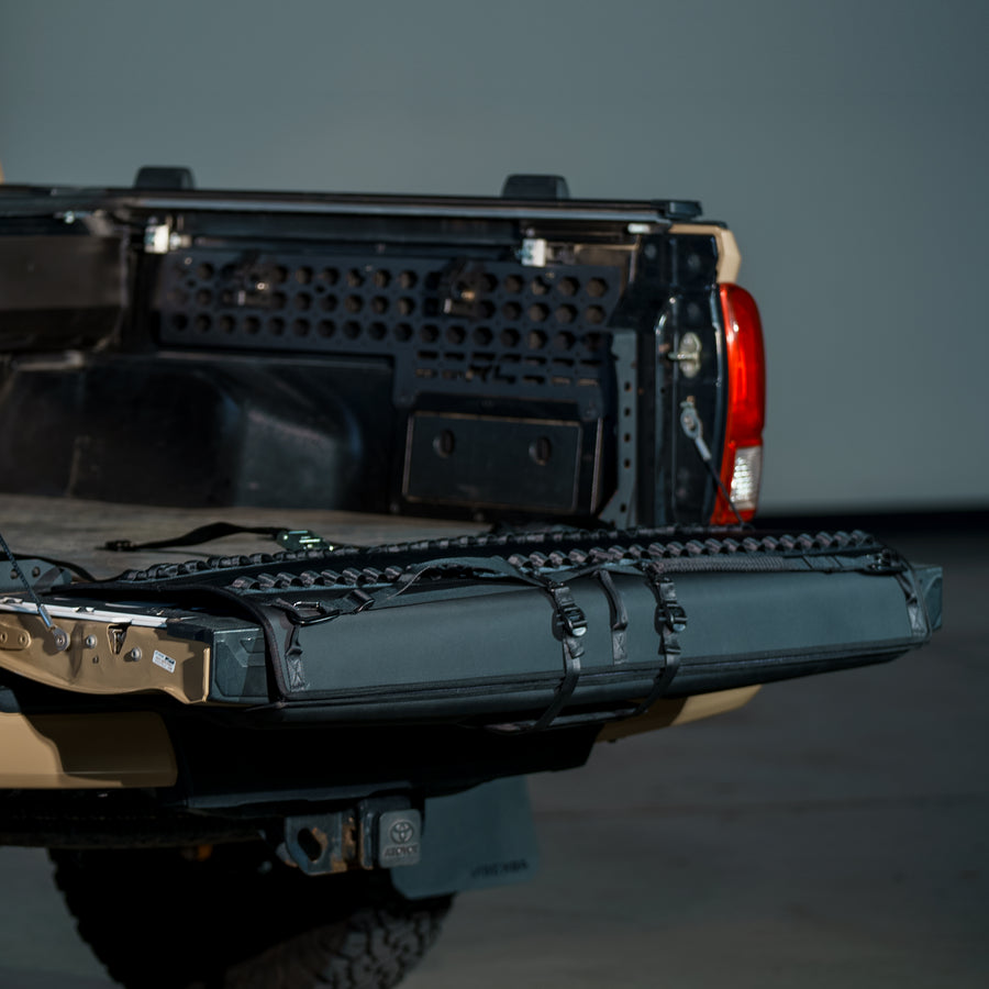 Modular tailgate pad fitted on a Toyota Tacoma