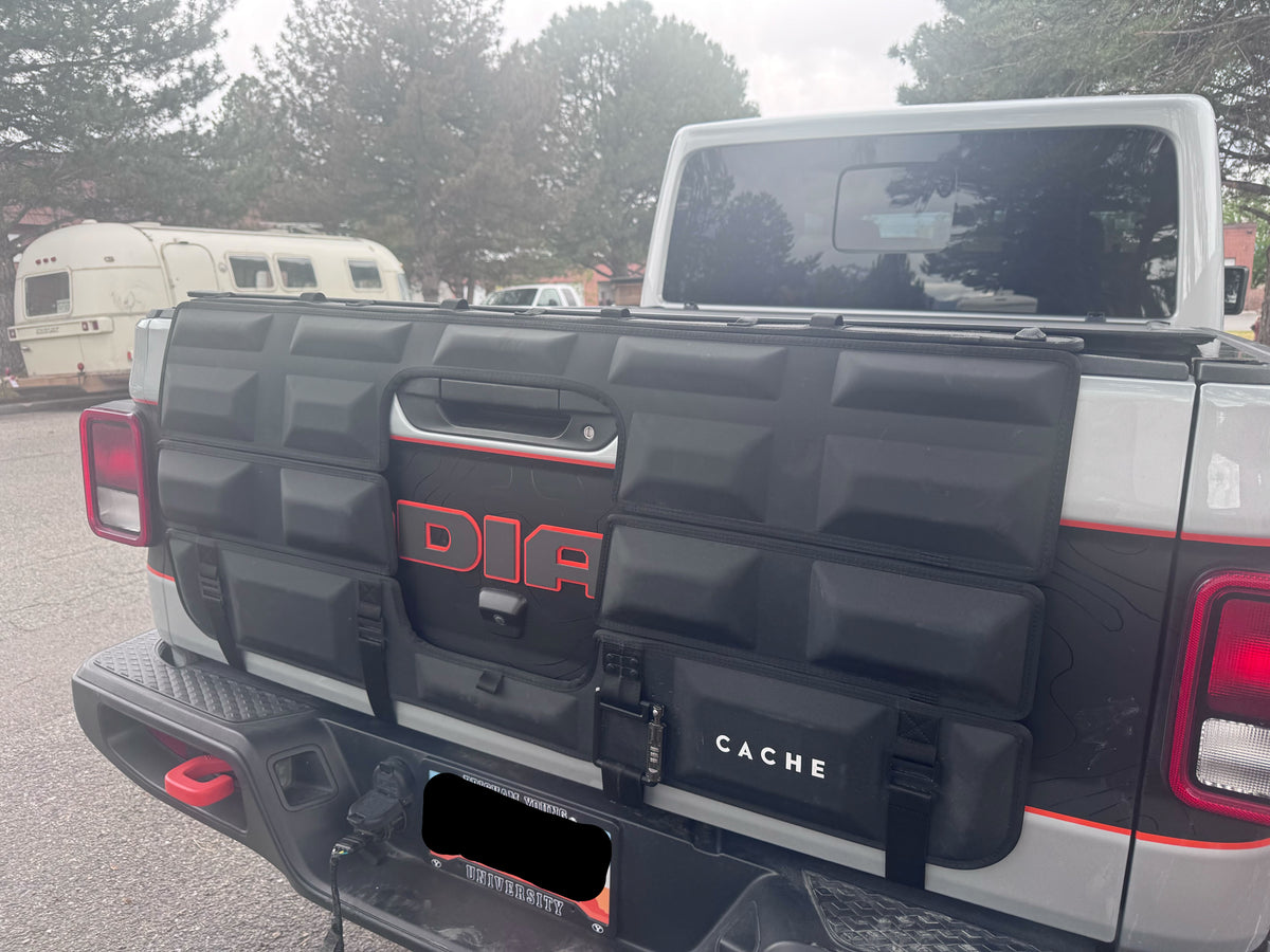 Cache tailgate pad on Jeep Gladiator 